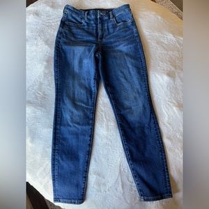 American Eagle, size 6 short. Curvy High Rise jeggings.